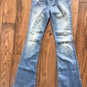 Mother Flare Jeans “The Cruiser in Cliffhanger” Light Wash flare denim 26